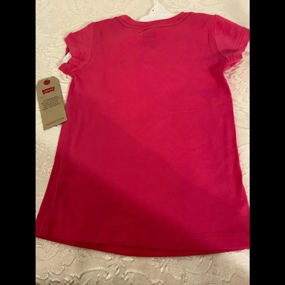 💥Levi’s Graphic T-Shirt Short Sleeve Size :4 & 6 - Picture 4 of 7